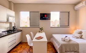 Prado Premium Lofts e Kitnets com Ar-Condicionado e TV Smart
